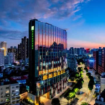 ฮอลิเดย์ อินน์ จูไห่ ซิตี้ เซ็นเตอร์ บาย IHG โรงแรมใกล้ภูเขาซื่อจิง