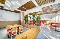 Toumi Light Luxury Hotel