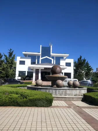 Wubenju Hotel (Jinan Engineering Vocational and Technical College) Отели рядом с достопримечательностью «Jinan Engineering Vocational and Technical College (Xiuyuanhe Campus)»