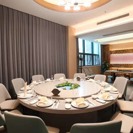 Xinyang Maojian Hotel