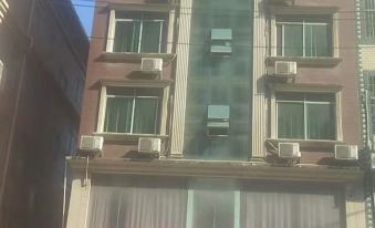 Donglan Yikexin Business Hotel