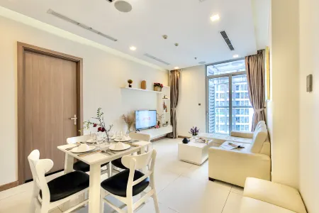 Skyland Apartment - Vinhome Central Park