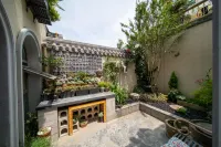 Anshun Huangguoshu Fantutunbao Culture Homestay
