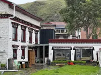 康定央倉星空民宿（塔公鎮店） 初日嶺天梯棧道附近的飯店