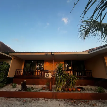 Room Beach Samui Отели рядом с достопримечательностью «Причал Натон»