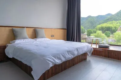 Pujiang Riverside Homestay Hotels near Yiwu Smallware Direct Sale Shopping Mall