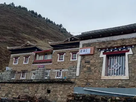 Gongga Township Yunhai Chinese Inn (Shangmuju) Отели рядом с достопримечательностью «Quanhua Shoal»