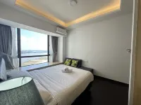 R&F Summer Suite 2B2B Walking to CIQ