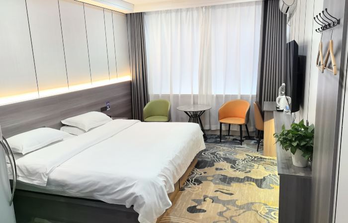 Huachi Liangyuan Hotel
