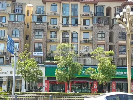 Nanchong Ziwei Garden Homestay Отели рядом с достопримечательностью «Nanchong Professional Technic College»