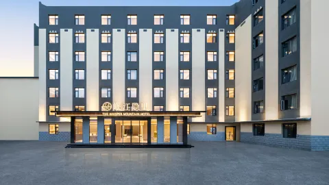 THE WHISPER MOUNTAIN HOTEL in Midtjylland