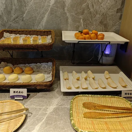 Jingtone Hotel (Laibin City Square Wal-Mart Binjiangyuan)