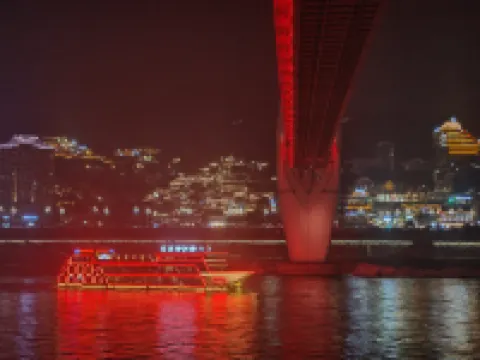 DaYin Hidden in City River View Cinema-style Homestay (Chongqing Jiefangbei Chaotianmen Square)