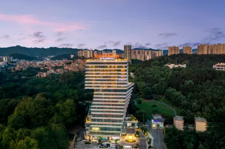 Wyndham Guiyang Nanming Haofeng Hotel (Shachong Road Metro Station Branch) Отели рядом с достопримечательностью «Guizhou Aviation Vocational and Technical College»