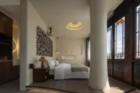 Furong Town Flower Waterfall Bay Homestay Отели рядом с достопримечательностью «Цзинчэн»