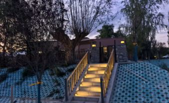 Yinchuan Xinglan Pavilion B&B