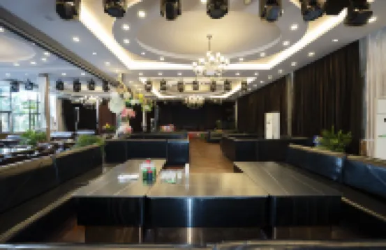 西雙版納景洪美橙•江畔觀瀾｜XiShuangBanna酒店（潑水廣場店）