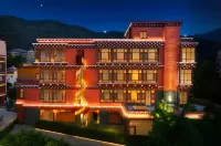 Villa am Qugecang Hotels in Batang