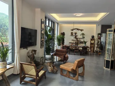 Shoreline Lodge Hotels near Yangtianhu Grassland