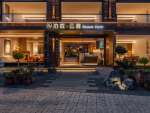 Borei Yunlan Resort Hotel (Lugu Lake Daluoshui Store) Hotels in Ninglang