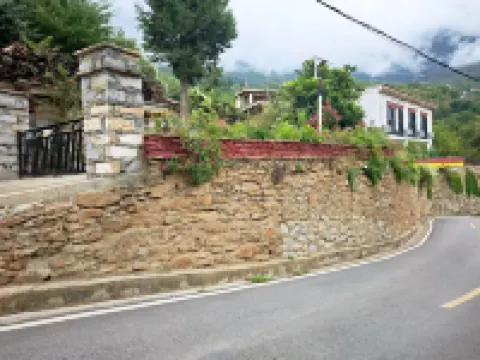 Heisha Zangmi Homestay (Zhonglu Tibetan Village)