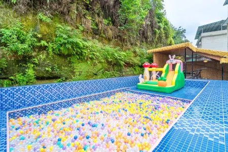 Liangqi Shanyuan Boutique Homestay (Leshan Giant Buddha)