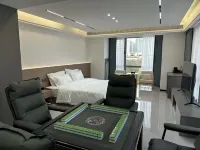 Ankang Wanda Plaza Mr. Zhai Homestay - New