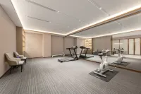 Lavande Hotel (Wuzhou Qilou Town Archway) - parking