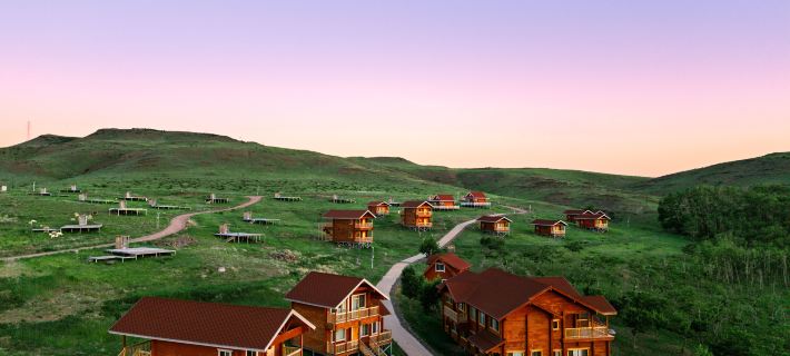 Modenge | Volcano Grassland · Hillside Scenic View | Modern Go Luxury Wilderness Hotel Hotels in Ulanqab