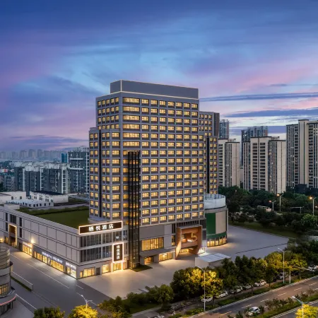 Qiyue Hotel (Zhongzhou International Mall)