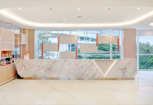 해리스 호텔 & 컨벤션스 분다란 사텔릿 수라바야