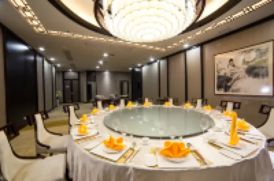Haiyi Fino Hotel (Yichang Wanda Plaza Three Gorges Vocational College Store)