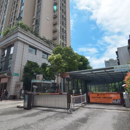 Ease Hotel · Zhi (Yichang Three Gorges Visitor Center Binjiang Wanda)