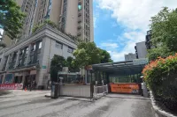 Ease Hotel · Zhi (Yichang Three Gorges Visitor Center Binjiang Wanda) - parking