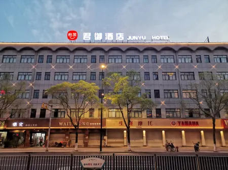 Longyou Junyu Hotel (Longyou Railway Station) Отели рядом с достопримечательностью «Dananmen Historic District Buildings (Wang Jinsheng Residence)»