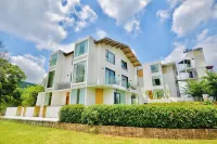 Yueyang Huajian Fengqi Homestay (Dongting Lake Chinese Giant Panda Garden) Hotels near Hunan Institute of Science and Technology Asset Management Department