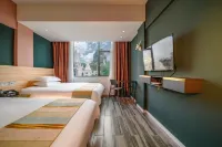 Meet Luck Hotel – West/East Alleys & Elephant Trunk Hill