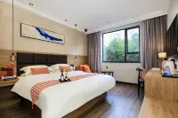 Laimei Hotel (Guilin Liangjiang Sihu Dongxi Alley) Hotels in Guilin
