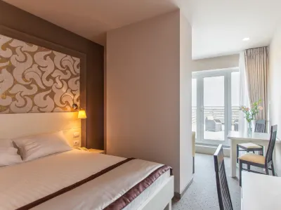 Continental Hotel Hotel in zona Temple of St. Luke The Apostle