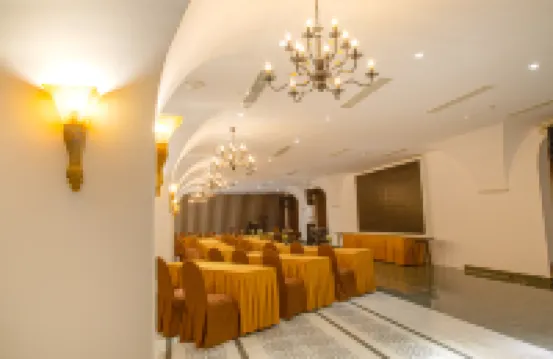 Dong Duong Hotel & Suites - Afternoon Tea Inclusive - Very Central