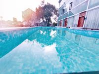 上海圆谷民宿 - 室外游泳池