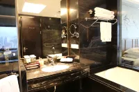 Plum Garden International Hotel - parcheggio