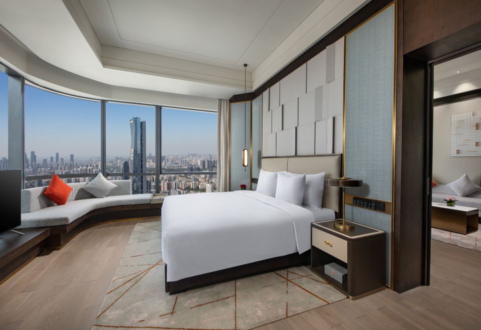 1. 크라운 플라자 ..