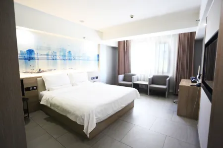 Starway Hotel(Fuxin Jiefang Plaza store) Отели рядом со станцией Fuxin South Railway Station