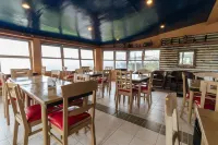 RedDoorz Plus @ The Ridge Tagaytay Hotels in Cavite