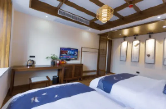 Xianshan Meishe (Damen Gate of Wudang Mountain Scenic Area)