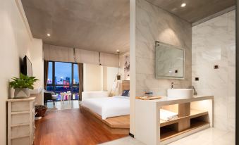 Orient river and city Hotel(Chongqing Jiefangbei Hongyadong store)