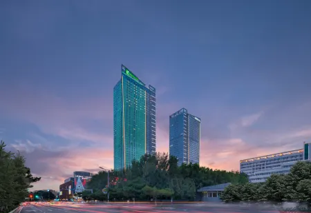 Holiday Inn Qinhuangdao Haigang Отели рядом с достопримечательностью «Qinhuang Botanical Garden»