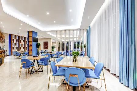 VX Hotel (Dongfang high speed railway station Haidong Beach Park store) Отели в г. Дунфан