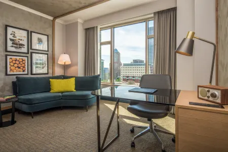 The Duniway Portland, A Hilton Hotel Отели рядом с достопримечательностью «KIDD's Toy Museum»